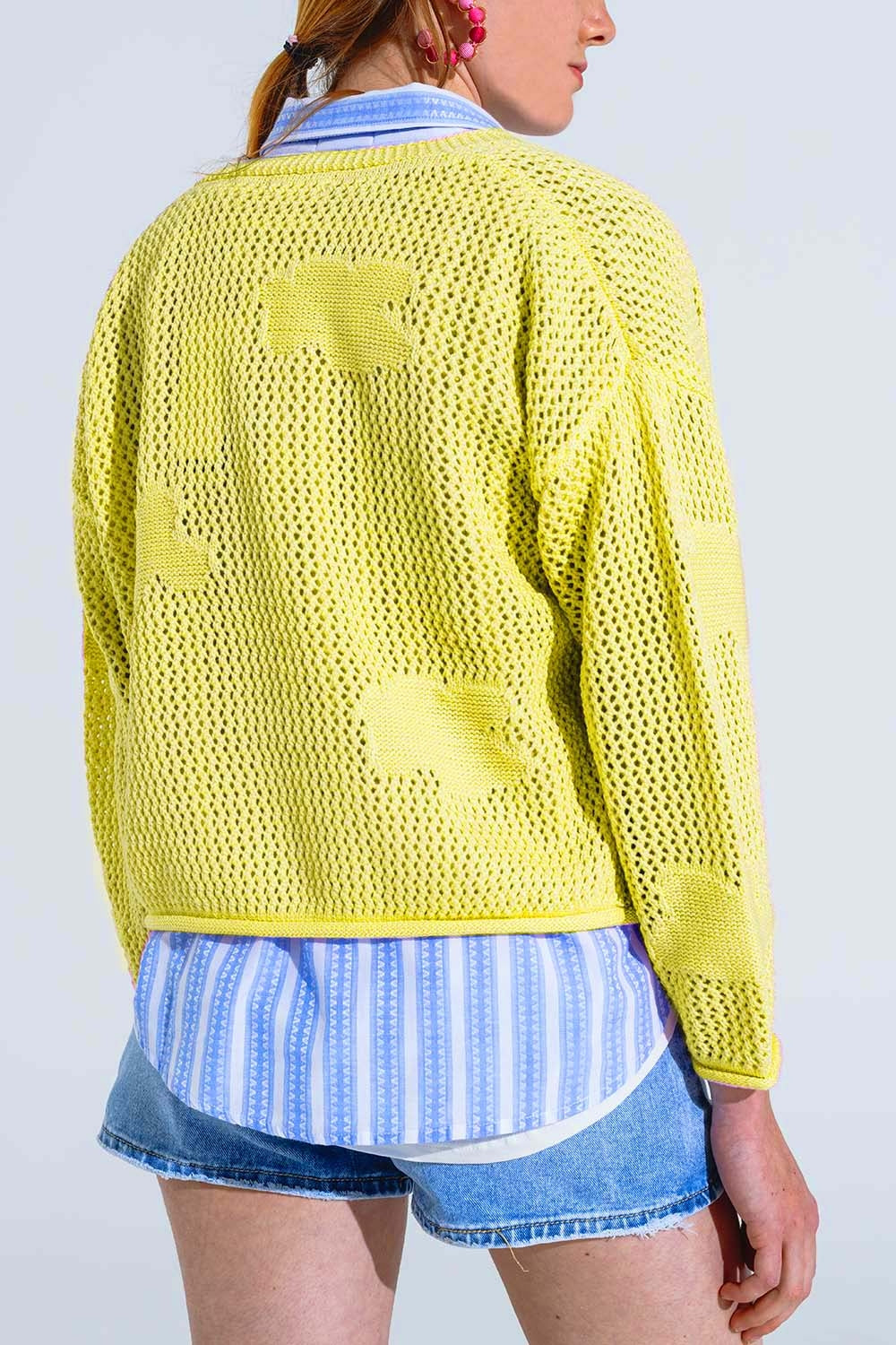 Cardigan all'uncinetto con nuvole lavorate a maglia in giallo