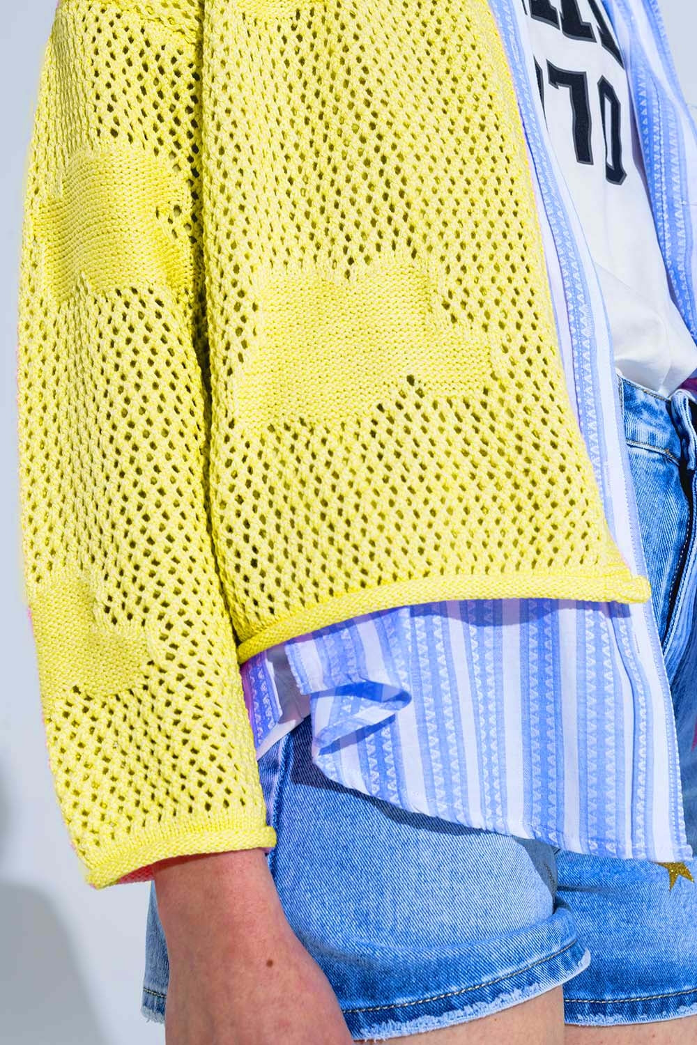 Cardigan all'uncinetto con nuvole lavorate a maglia in giallo