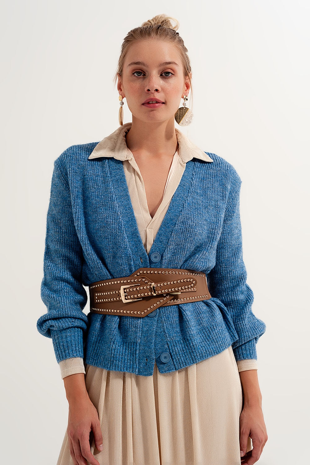 Cardigan blu abbottonato davanti