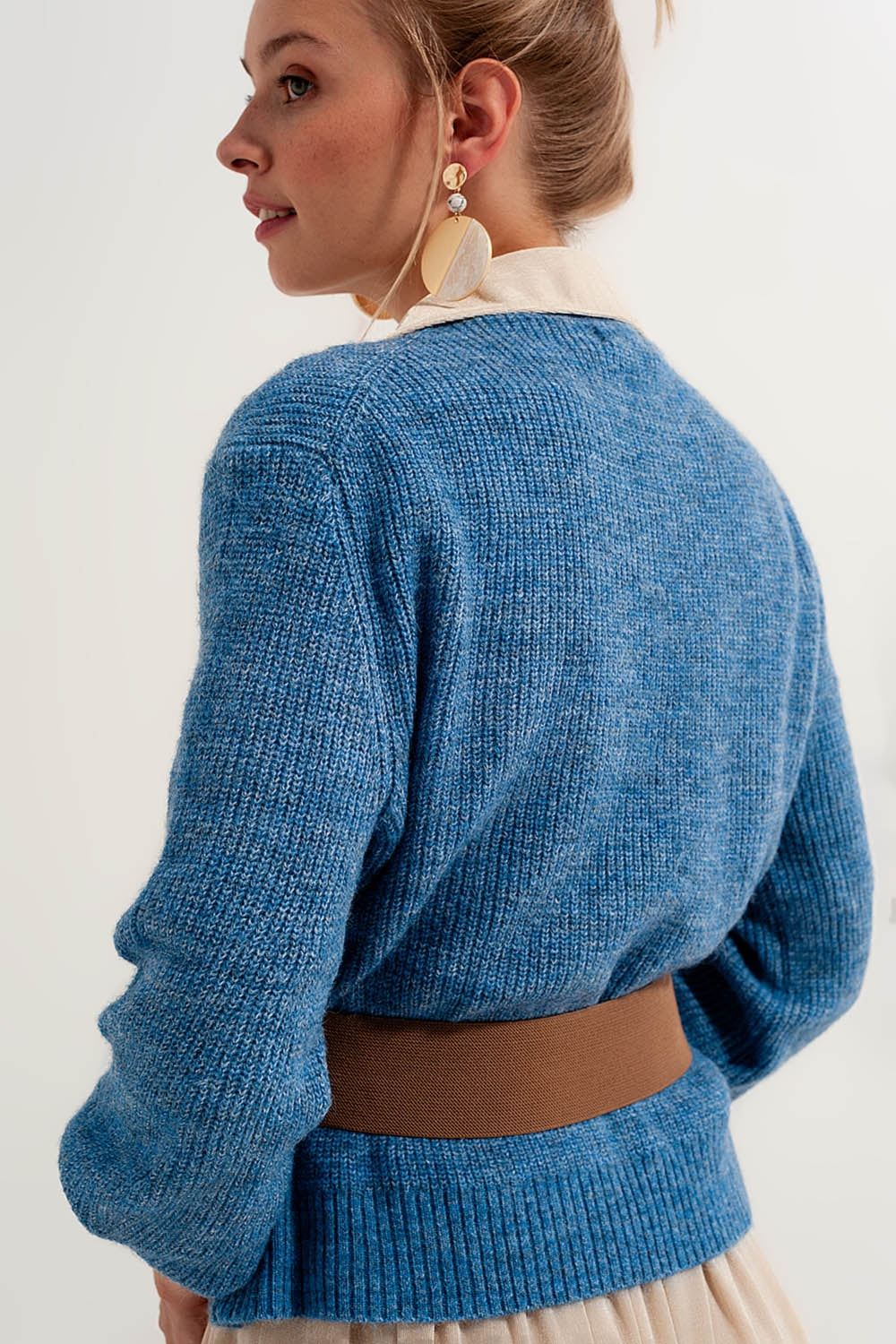Cardigan blu abbottonato davanti