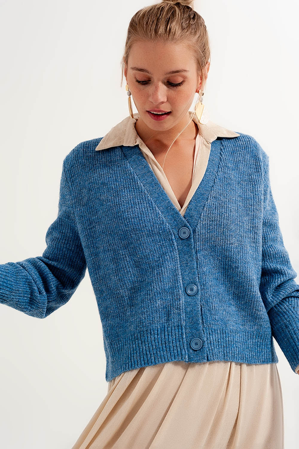 Cardigan blu abbottonato davanti