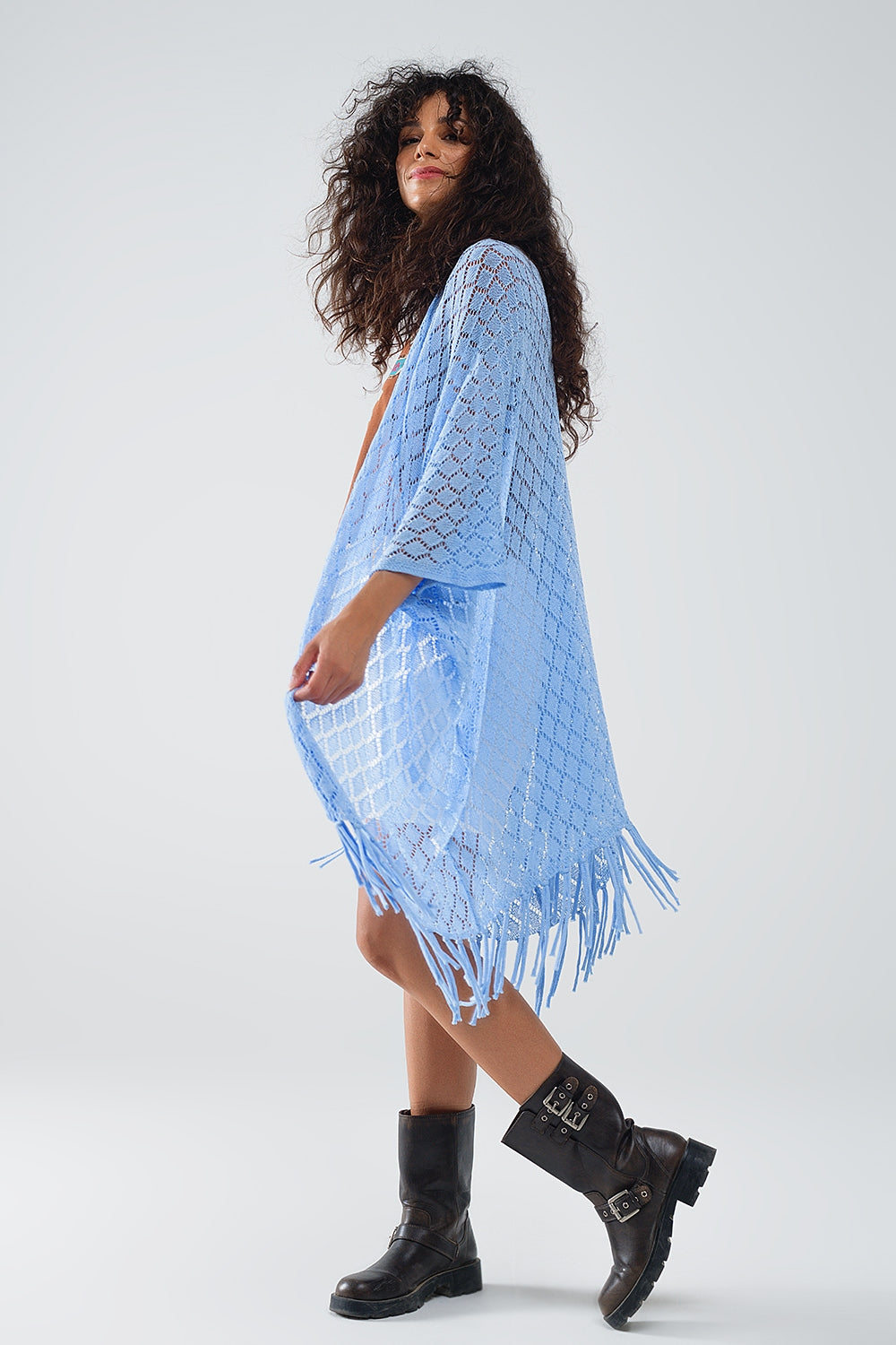 Cardigan blu aperto con frange e maniche a 3/4