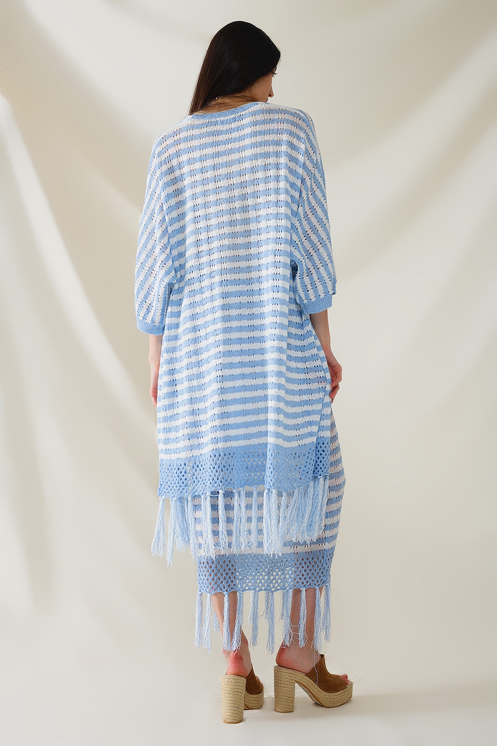 Cardigan blu in stile bohémien con maglia a righe e frange