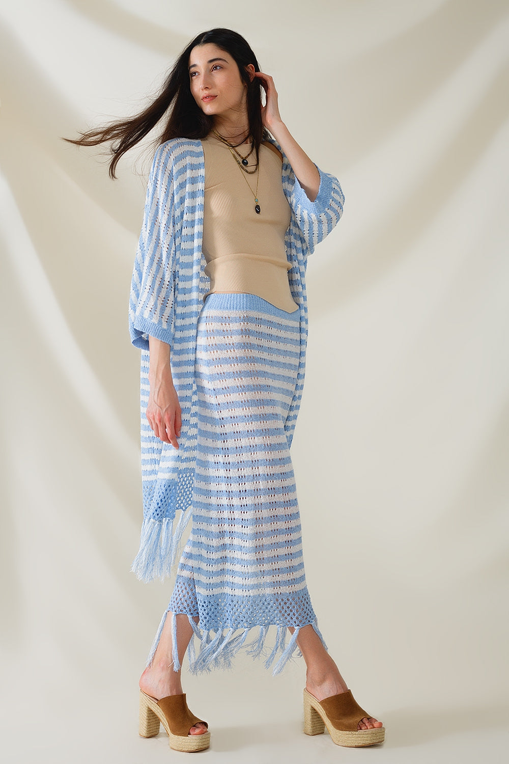 Cardigan blu in stile bohémien con maglia a righe e frange