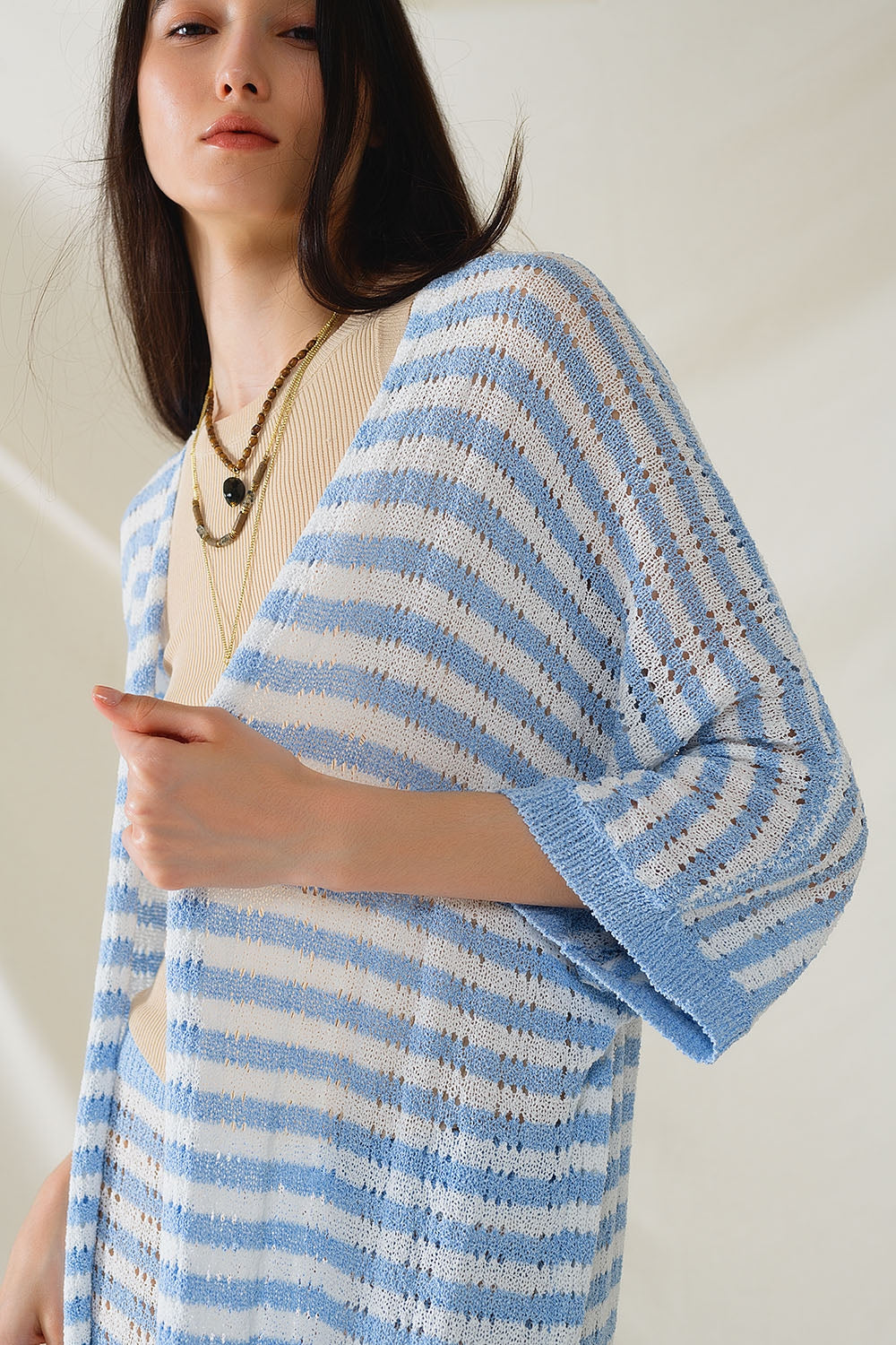 Cardigan blu in stile bohémien con maglia a righe e frange