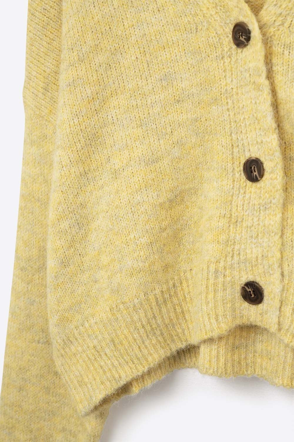 Cardigan con scollo a V e abbottonatura gialla di base in soffice maglia