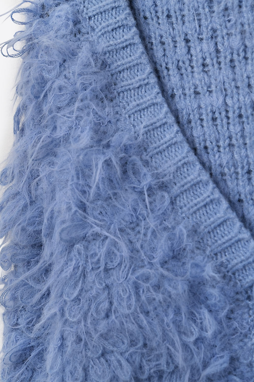 Cardigan in morbida maglia a maglia grossa in stile shag in blu