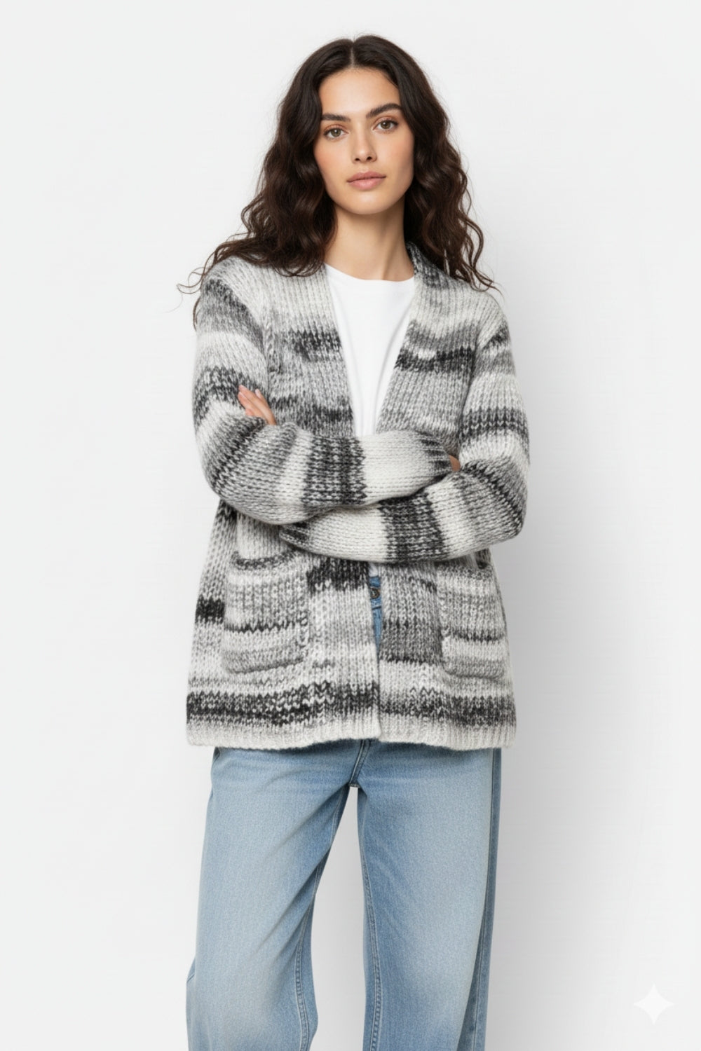 Cardigan lungo oversize a righe screziate con tasche in nero