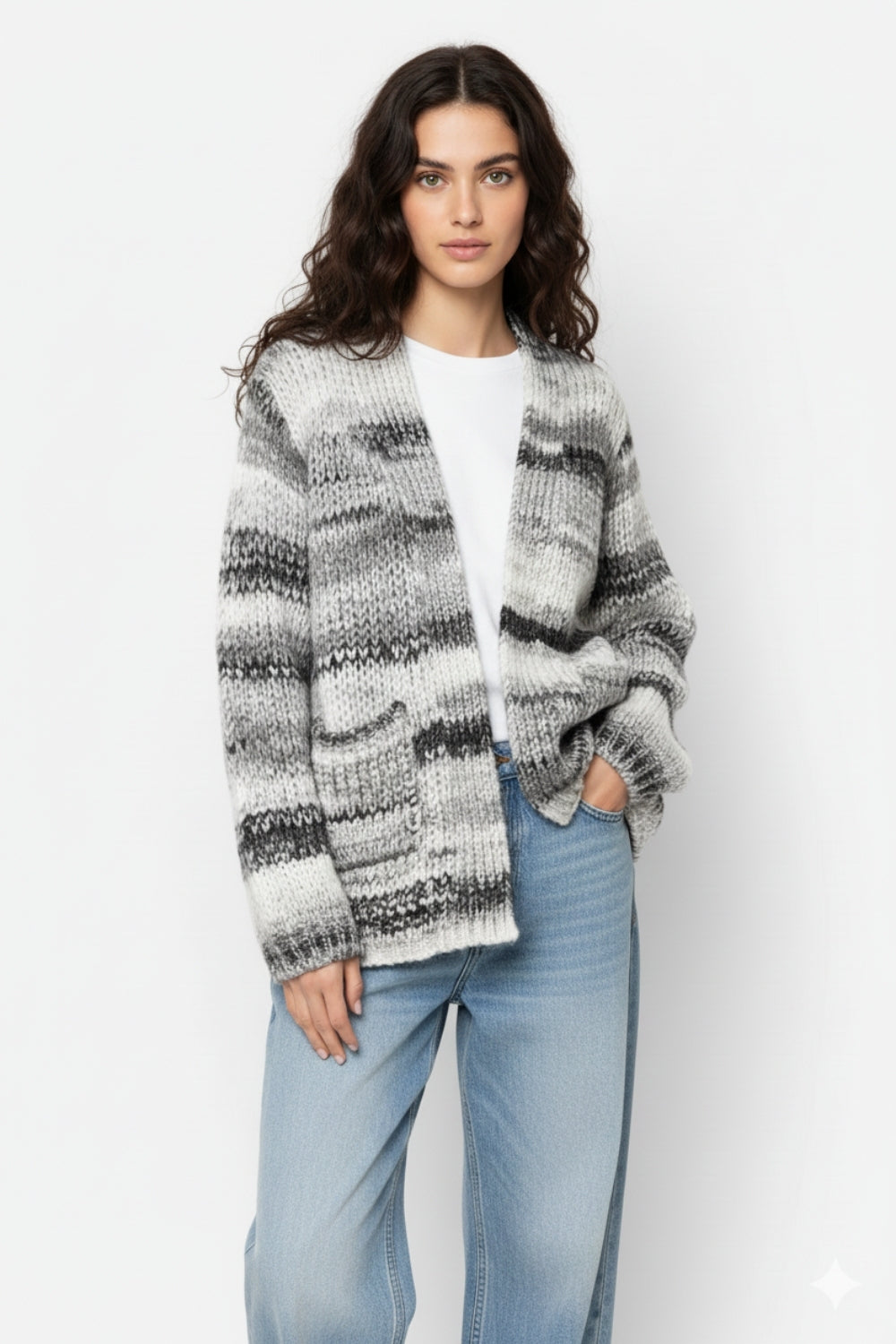 Cardigan lungo oversize a righe screziate con tasche in nero