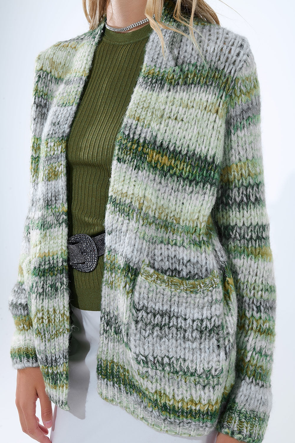 Cardigan lungo oversize a righe screziate con tasche in verde