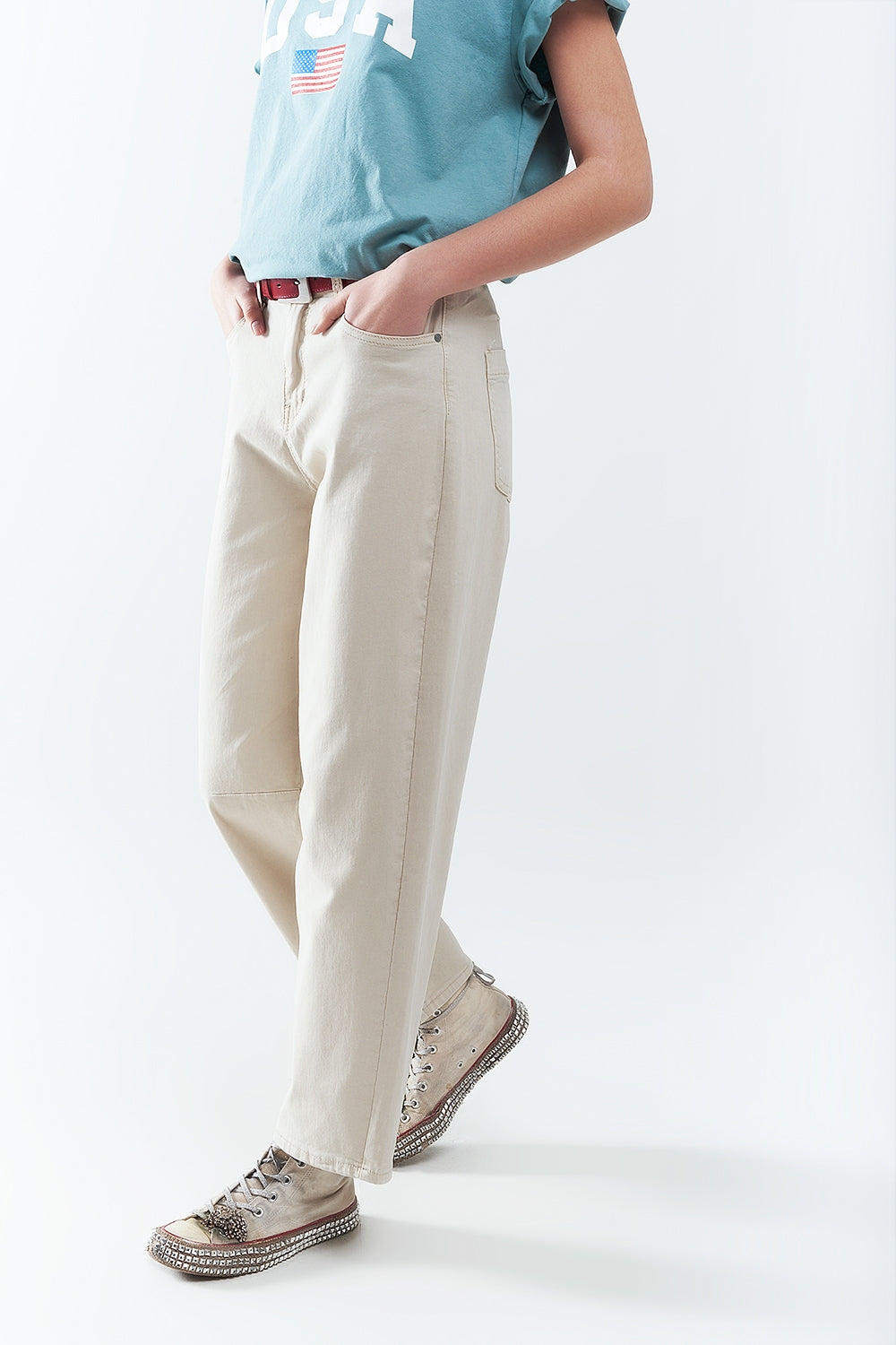 comodi jeans elasticizzati con gamba a botte in beige