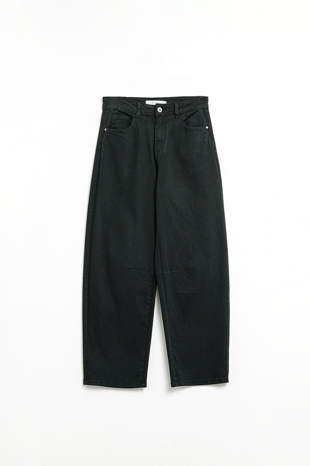 Comodi jeans elasticizzati con gamba a botte in nero