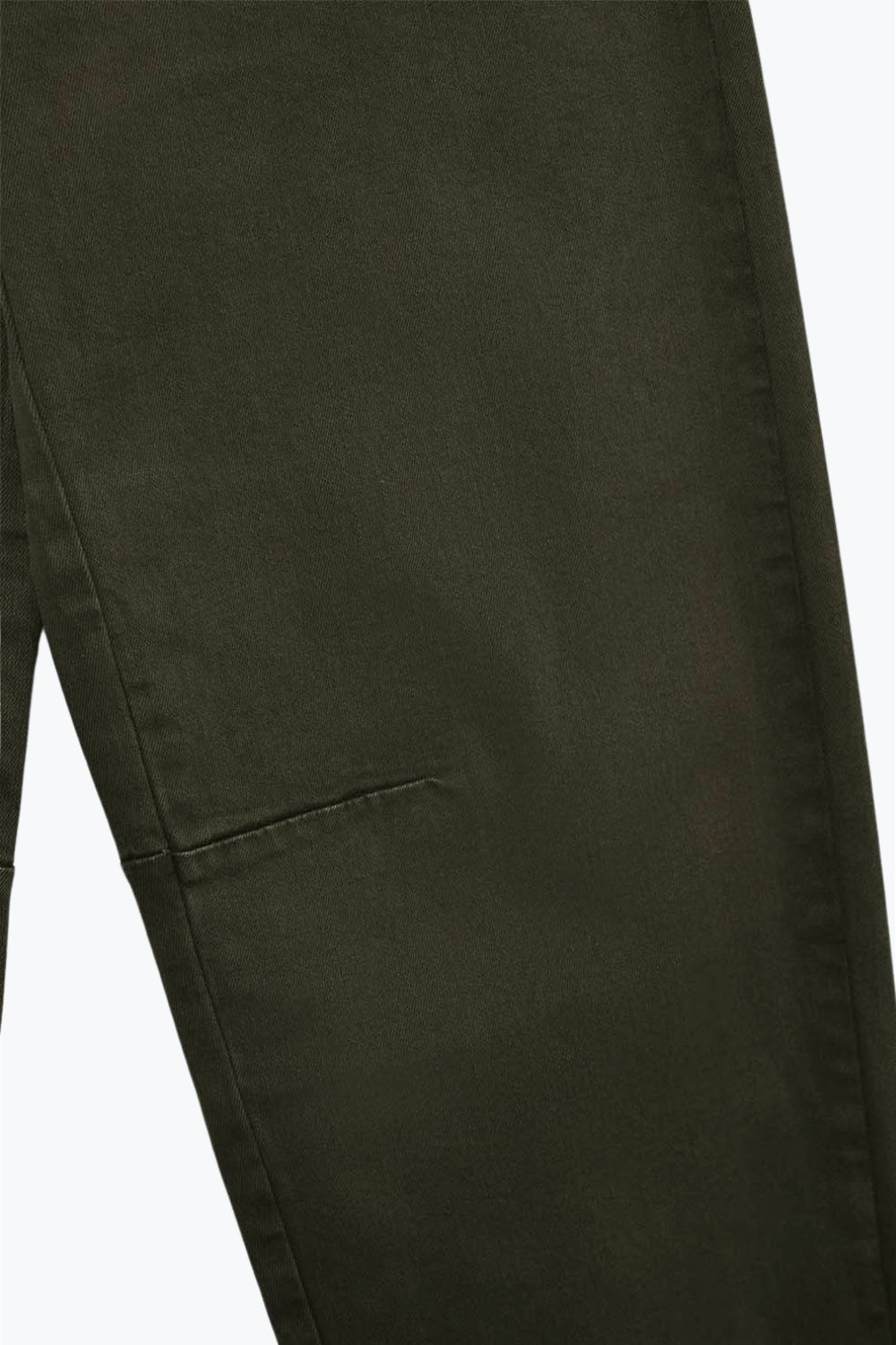 Comodi jeans elasticizzati con gamba a botte in verde scuro