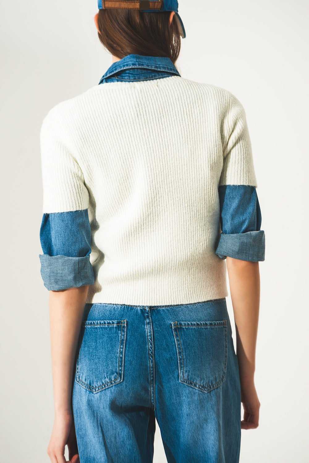 Crop top a maniche corte a coste in crema