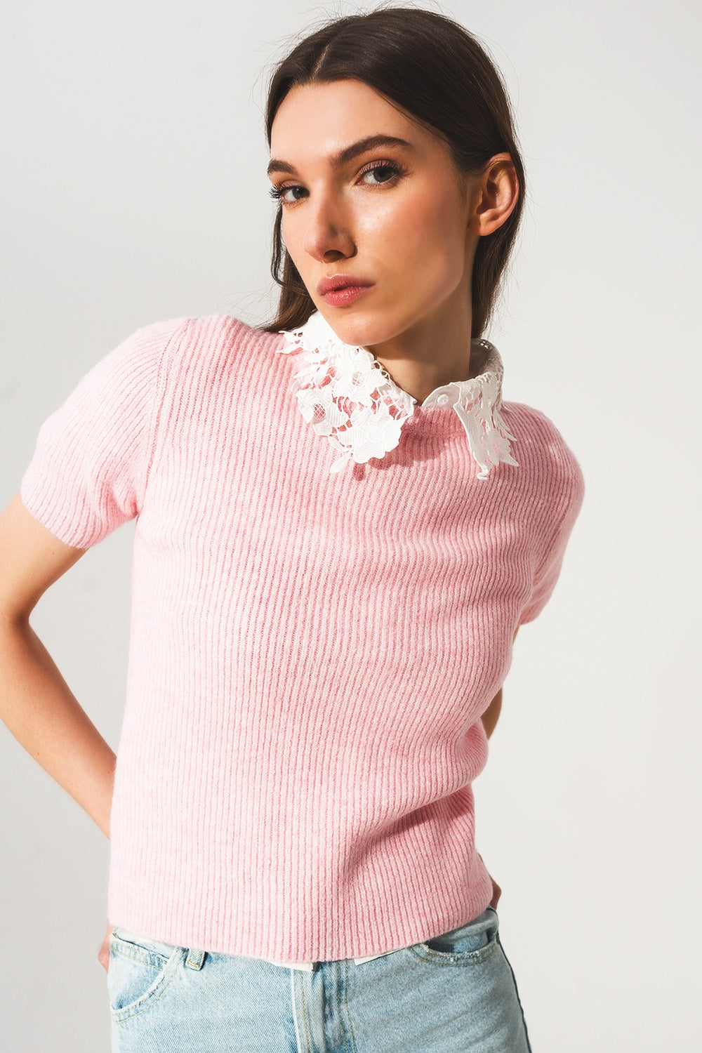 Crop top a maniche corte a coste in rosa