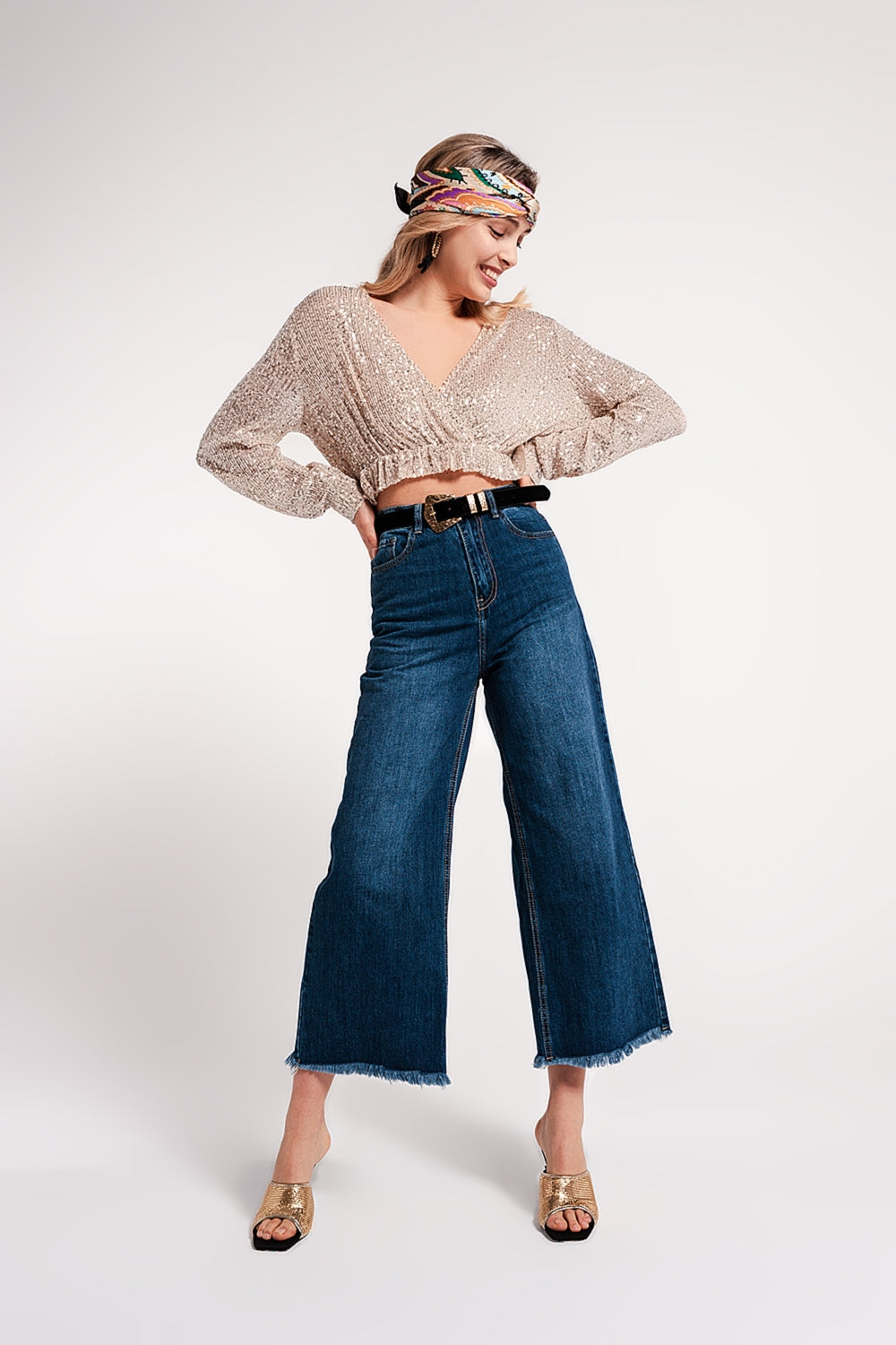 Cropped jeans blu con orli sfrangiati