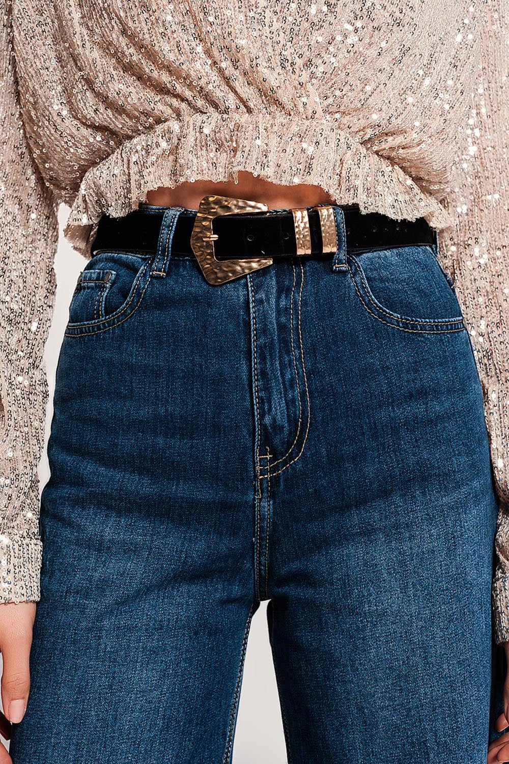 Cropped jeans blu con orli sfrangiati