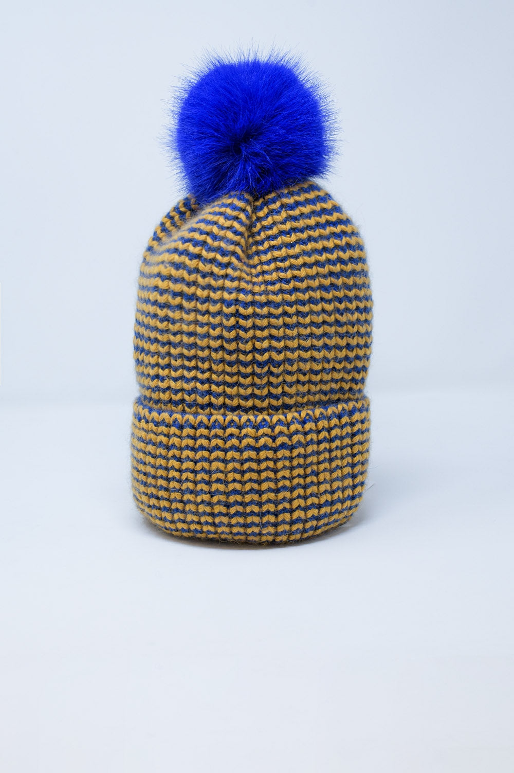 Cuffia a maglia con pompon in blu e giallo