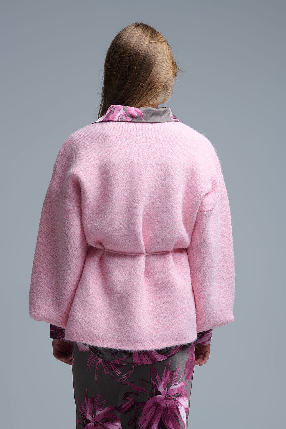 Elegante cardigan rosa lavorato a maglia