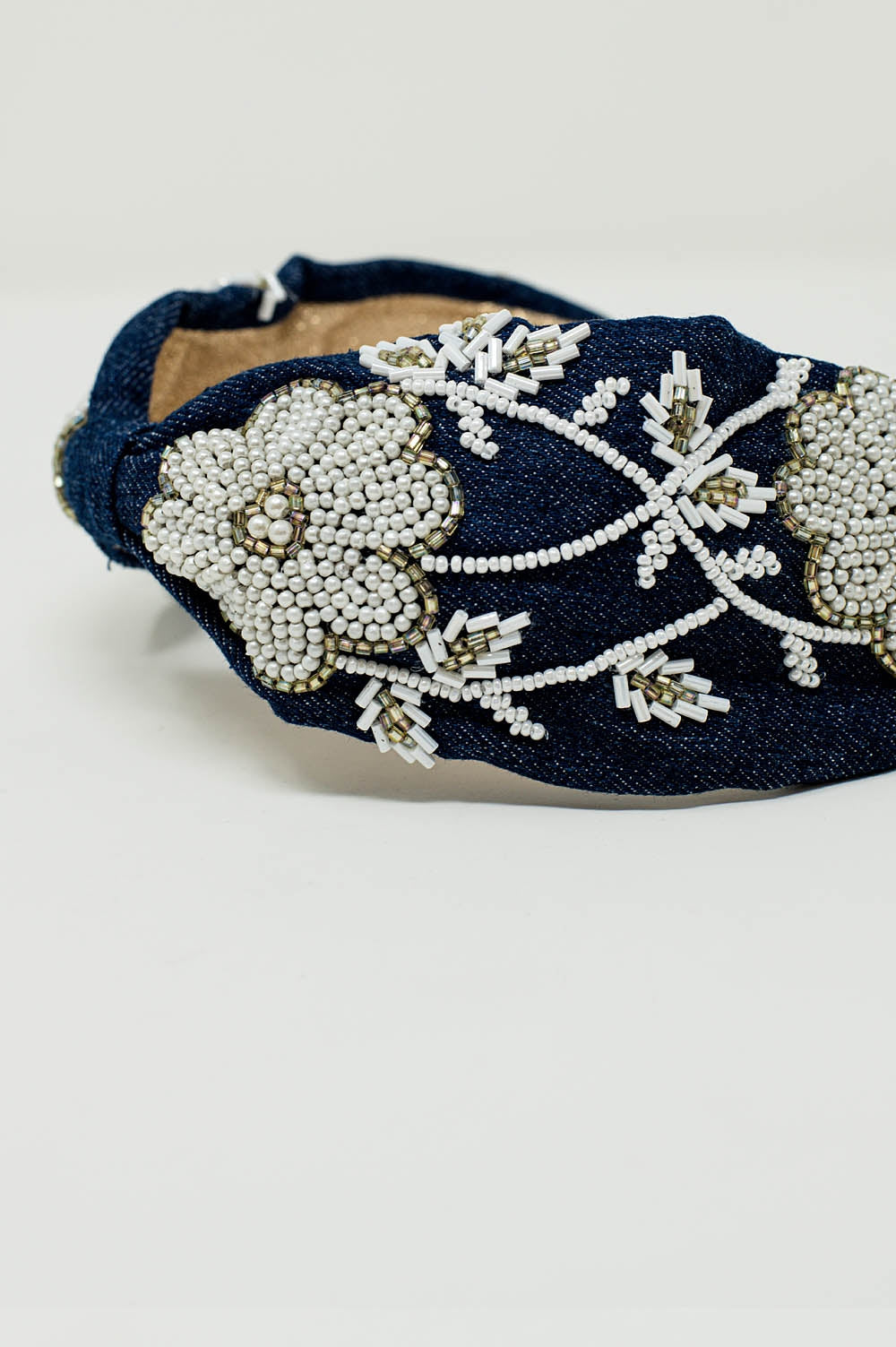 Fascia Navy con Grandi Fiori Ricamati in Bianco