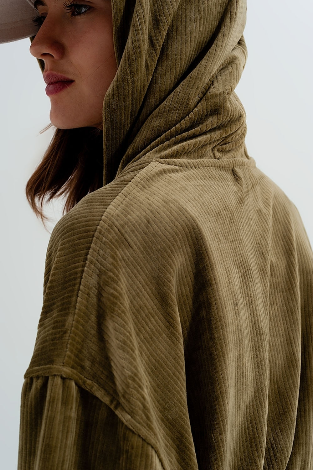 Felpa con cappuccio e zip in verde