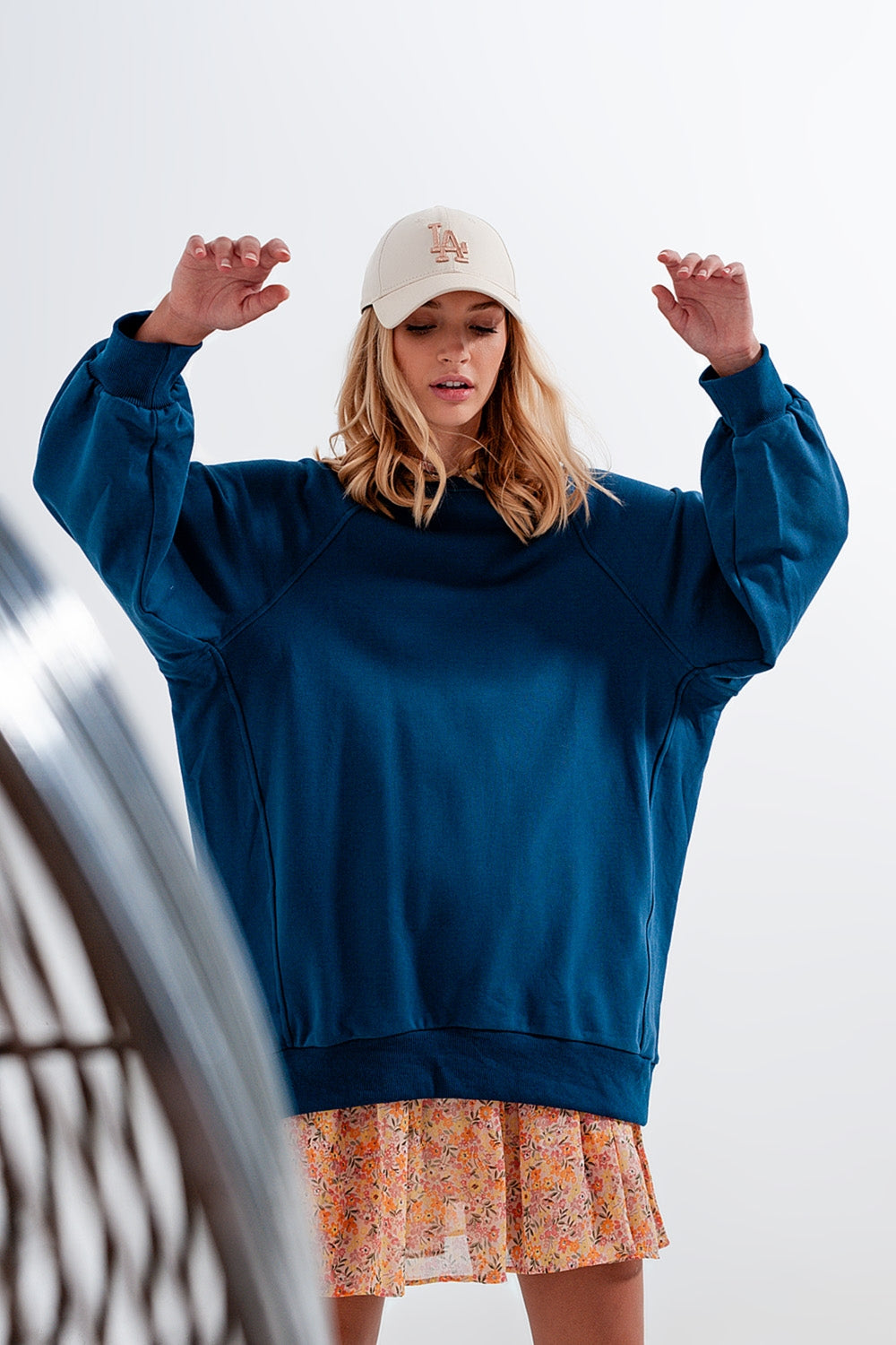 Felpa oversize con cuciture a vista in blu