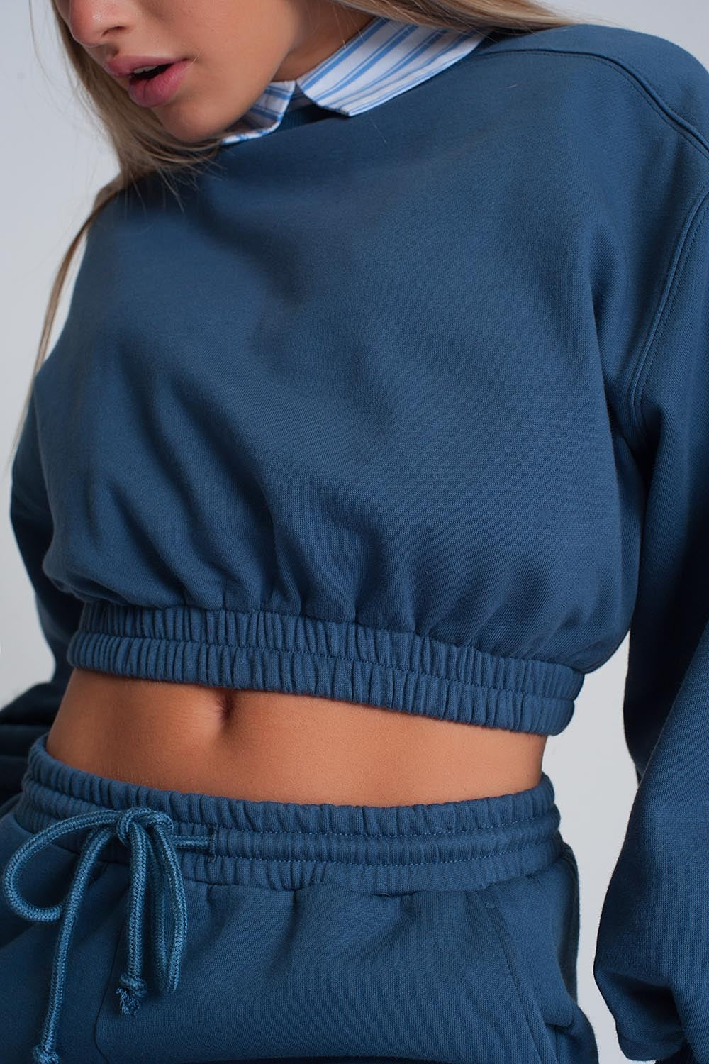 Felpa oversize tagliata in blu