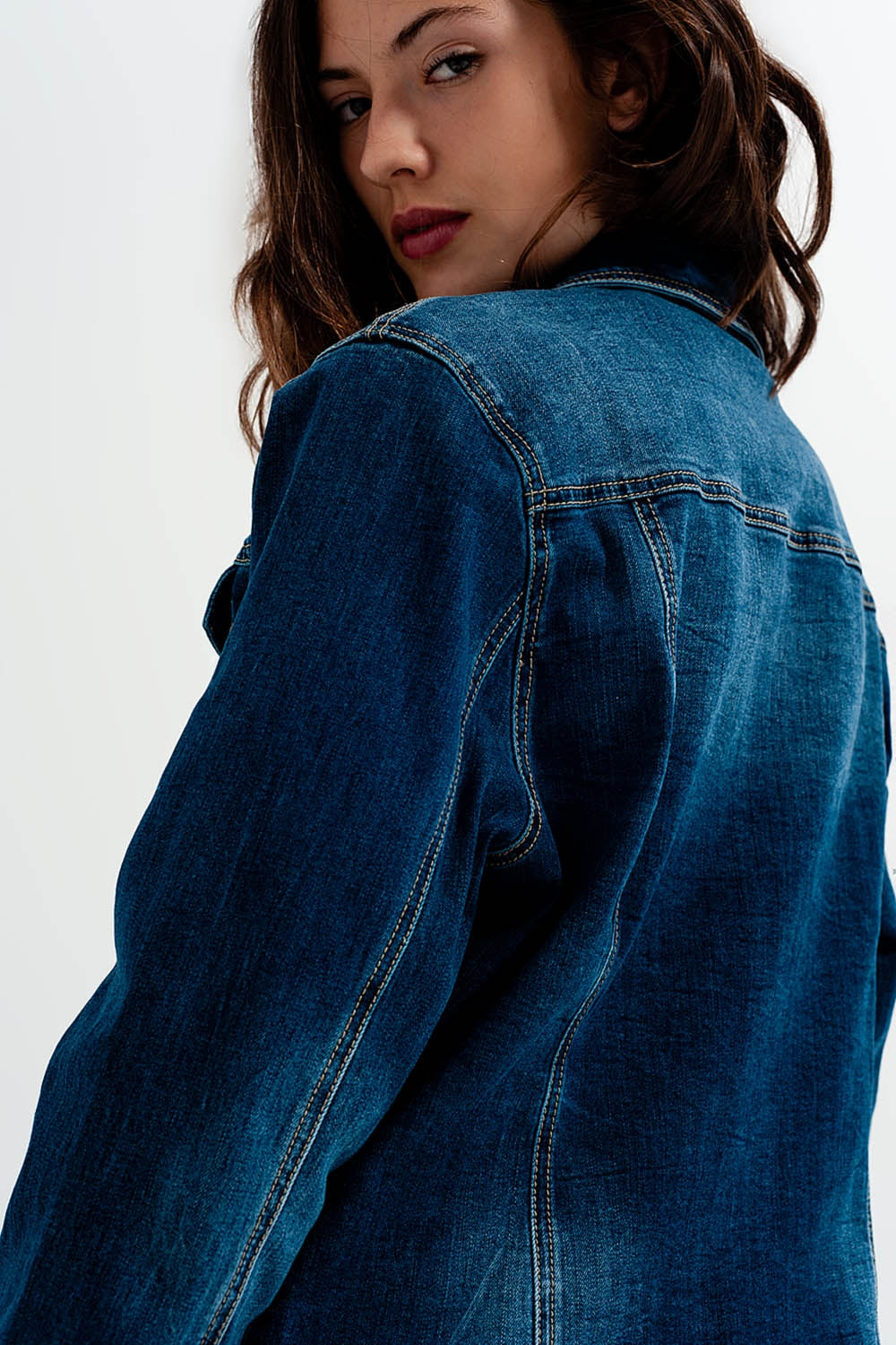 Giacca corta di jeans blu a lavaggio scuro