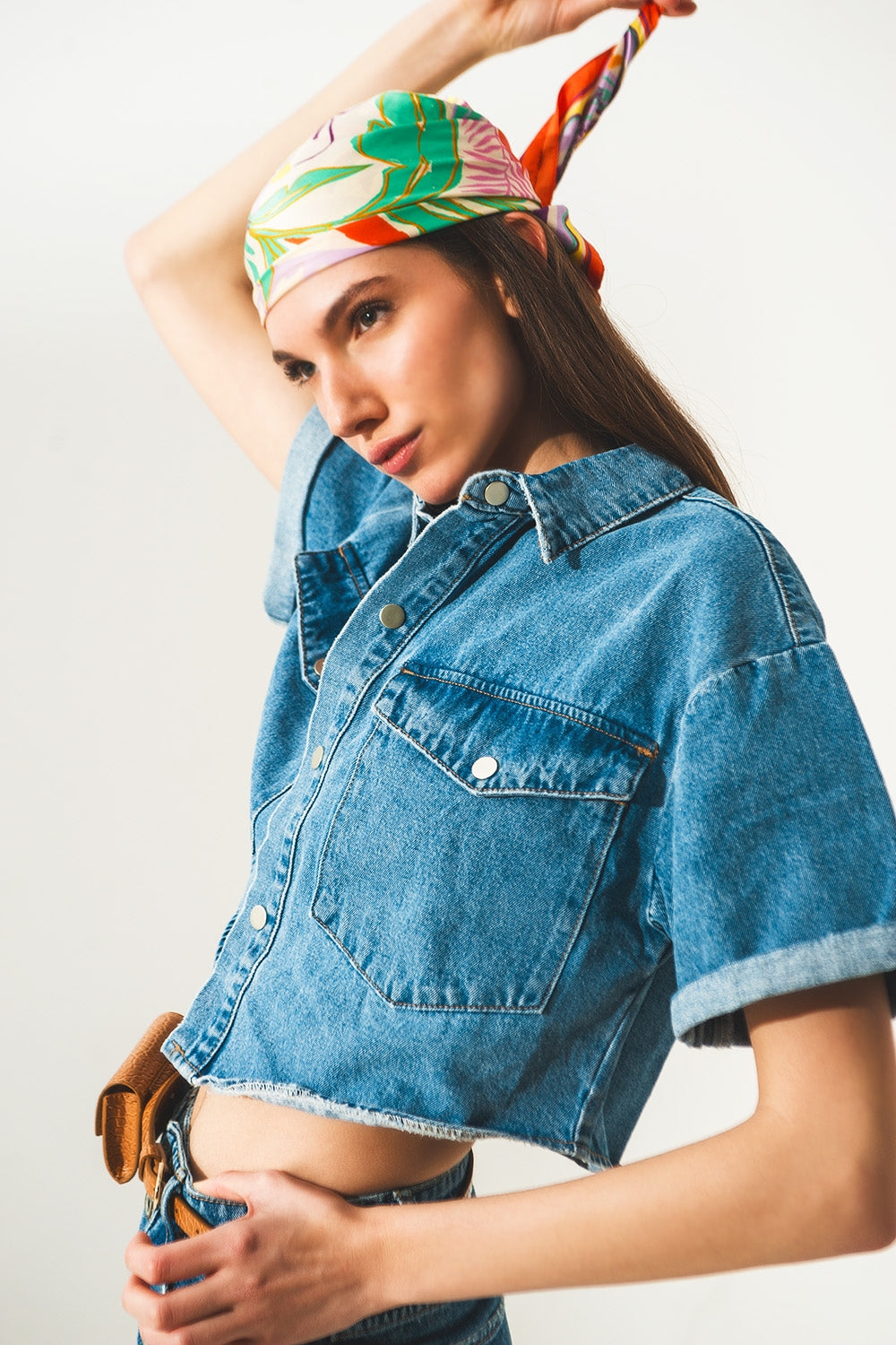 Q2 giacca cropped in denim con lavaggio blu medio