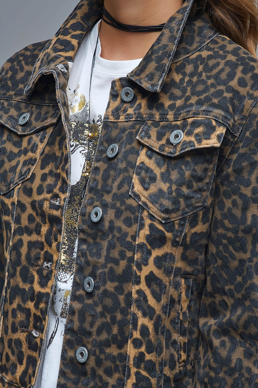 Giacca di jeans con stampa leopardo in tessuto denim