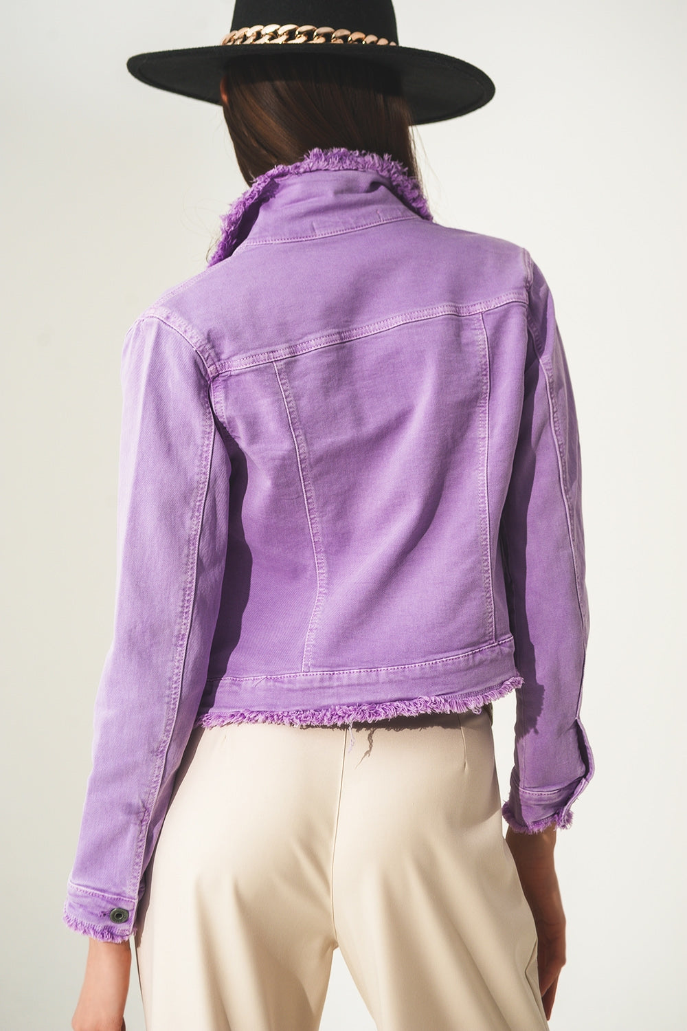Giacca di jeans lilla con bordi grezzi