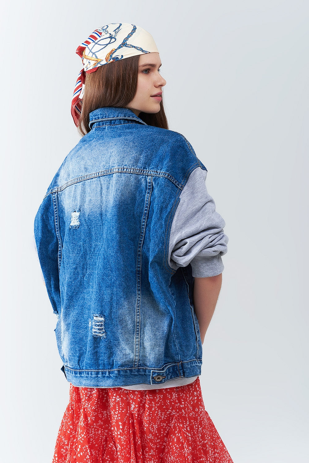 Giacca in denim con maniche in tessuto da jogging