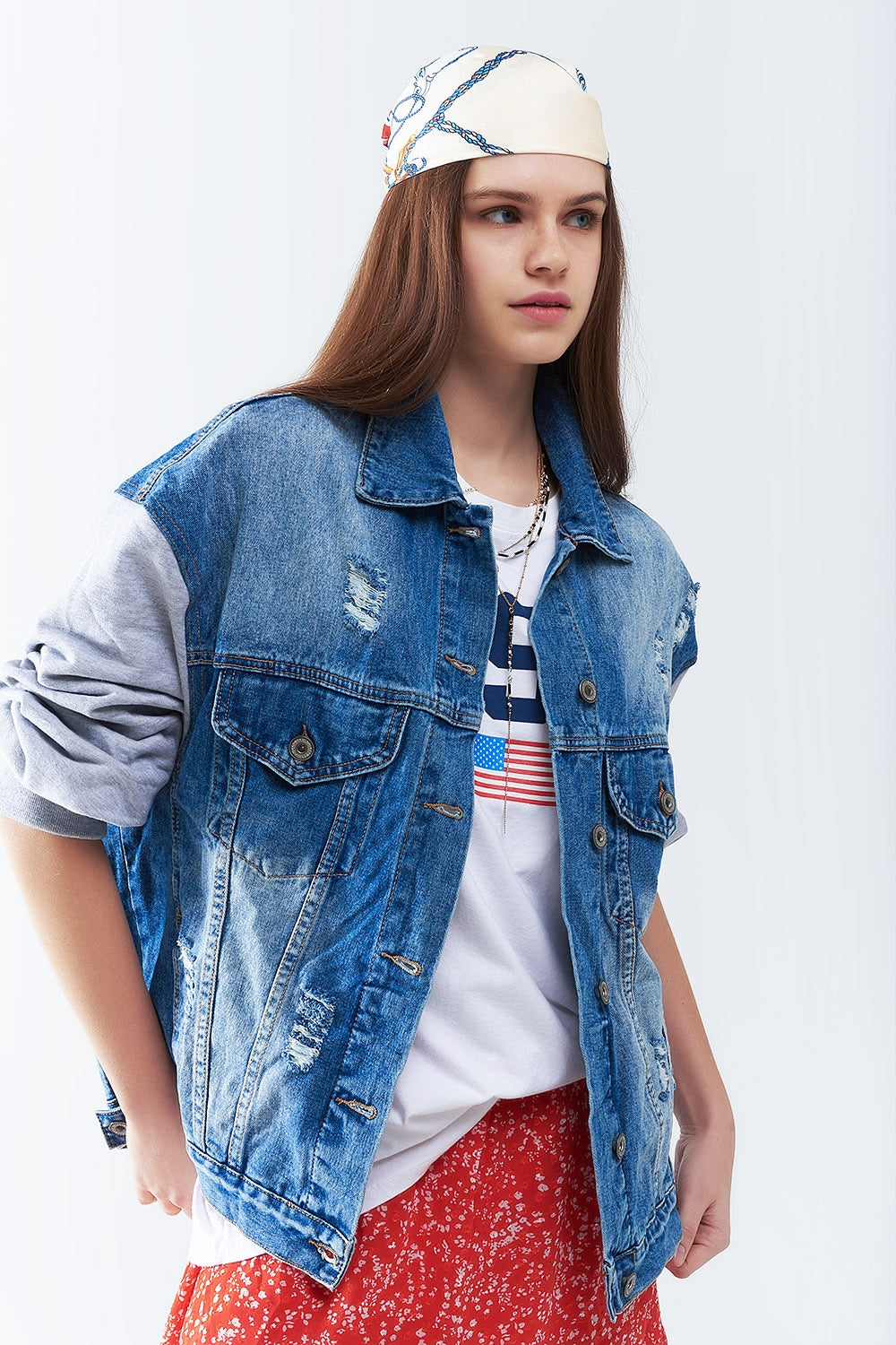 Q2 Giacca in denim con maniche in tessuto da jogging