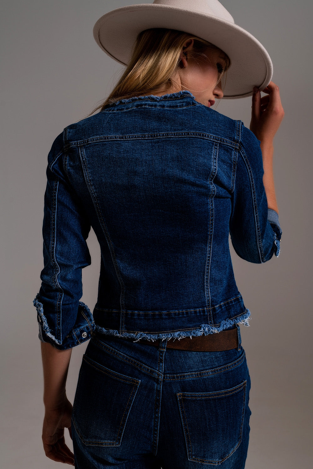 Giacca in denim con orlo grezzo