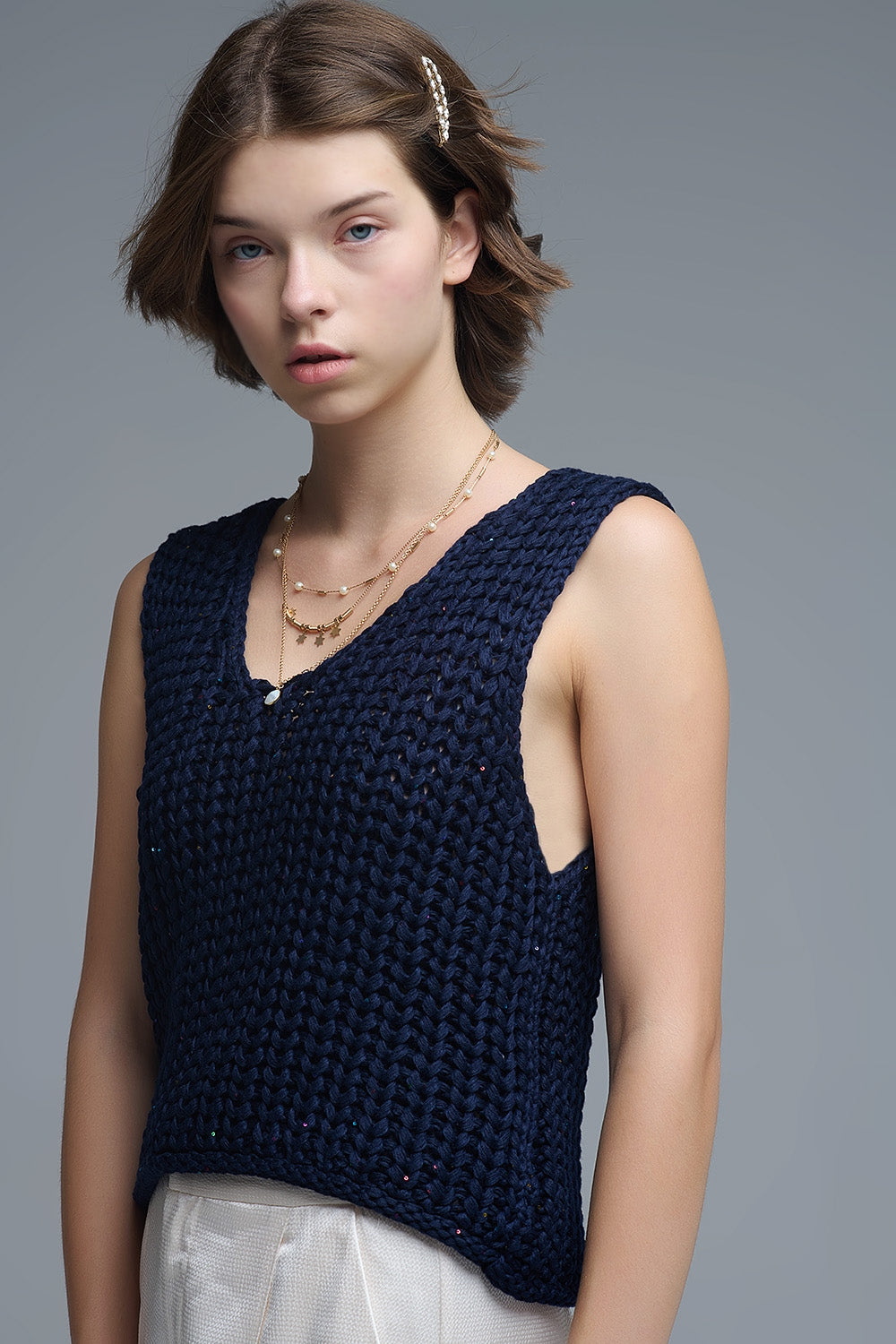 Gilet all'uncinetto in marina con filo di paillettes