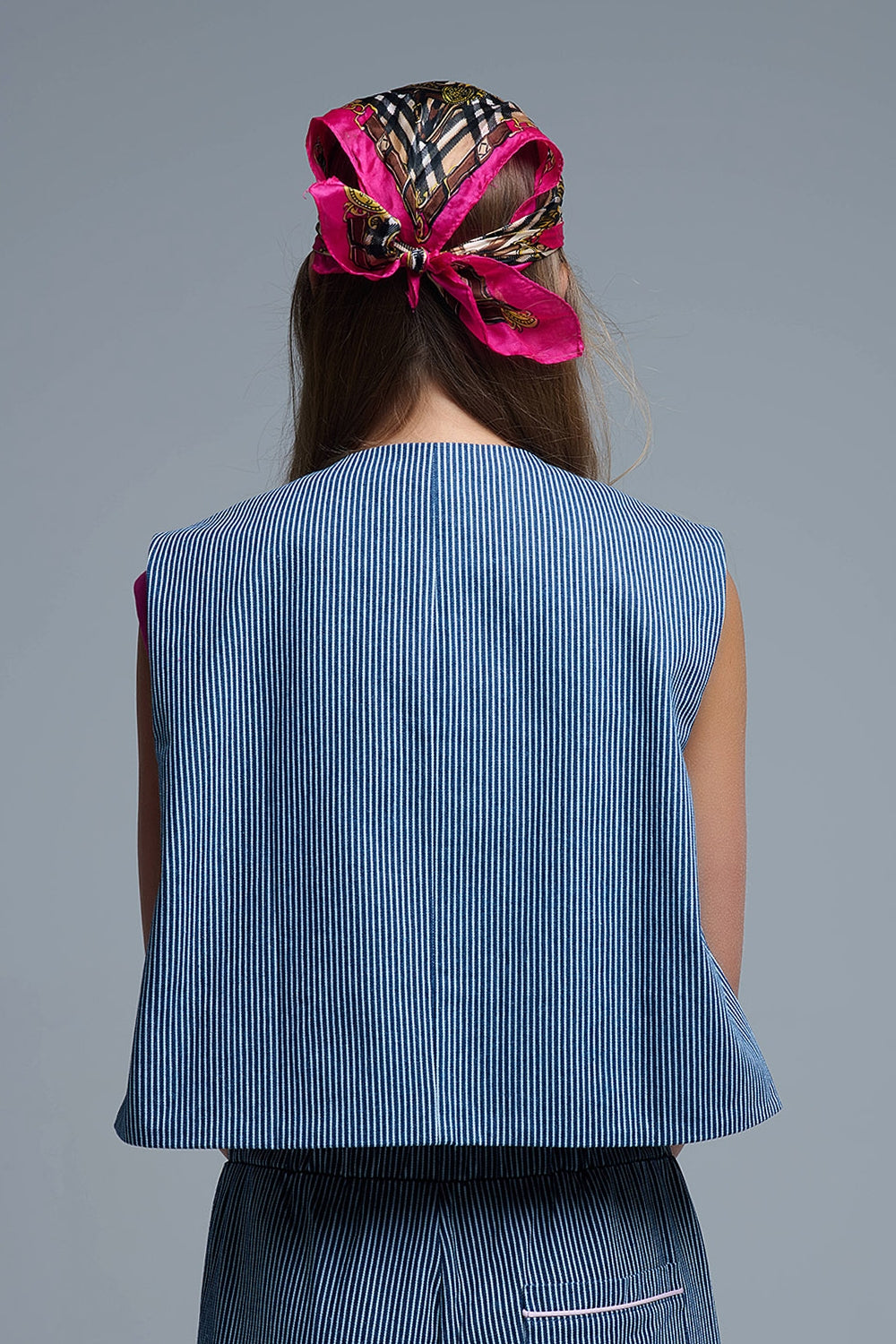 Gilet girocollo a righe bianche e blu