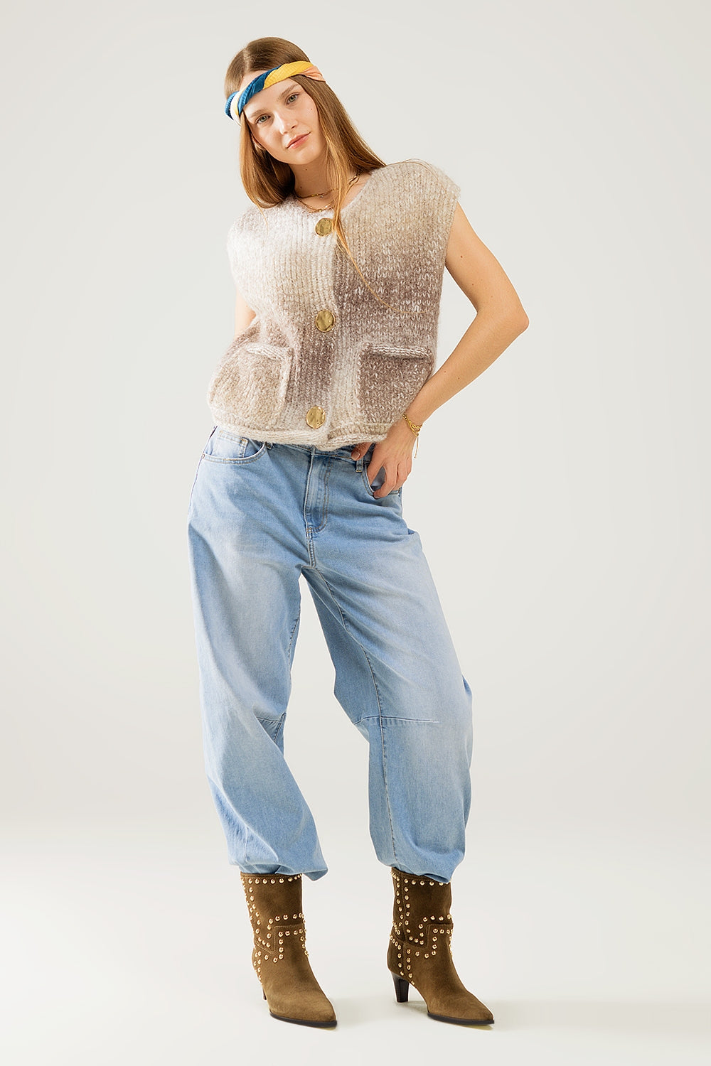 Gilet in maglia beige sfumato con bottoni dorati