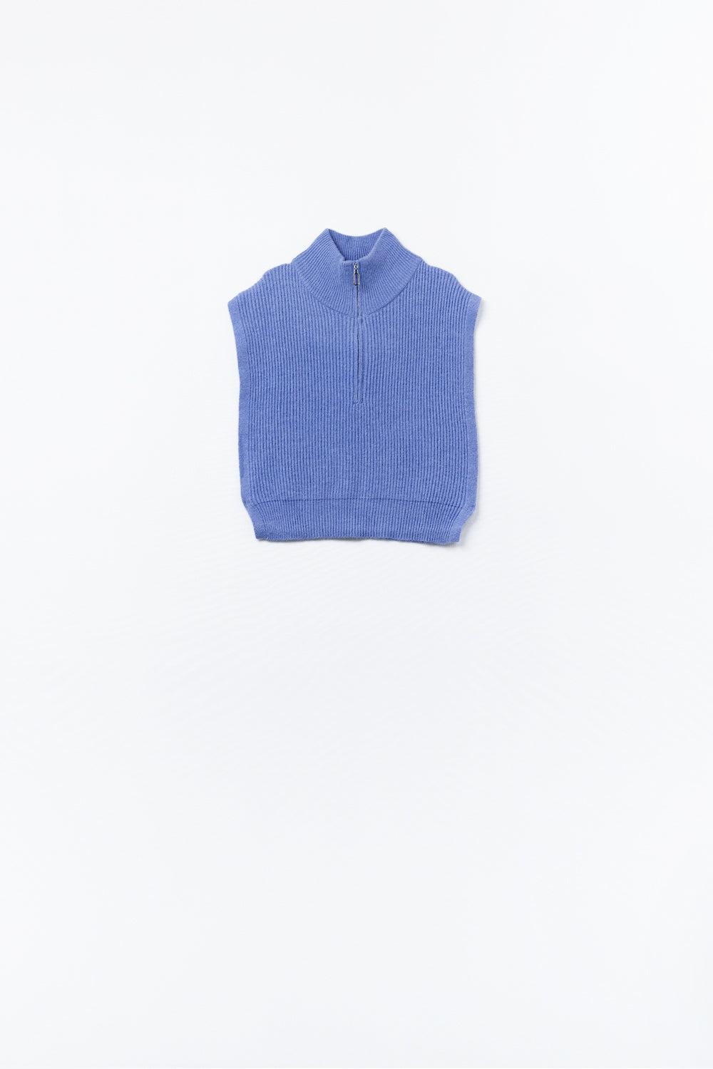 Gilet lavorato a maglia con collo alto a mezza zip e grandi fori per le braccia in blu