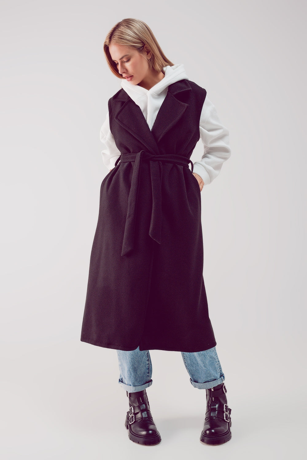 Gilet taglio lungo con cintura in nero