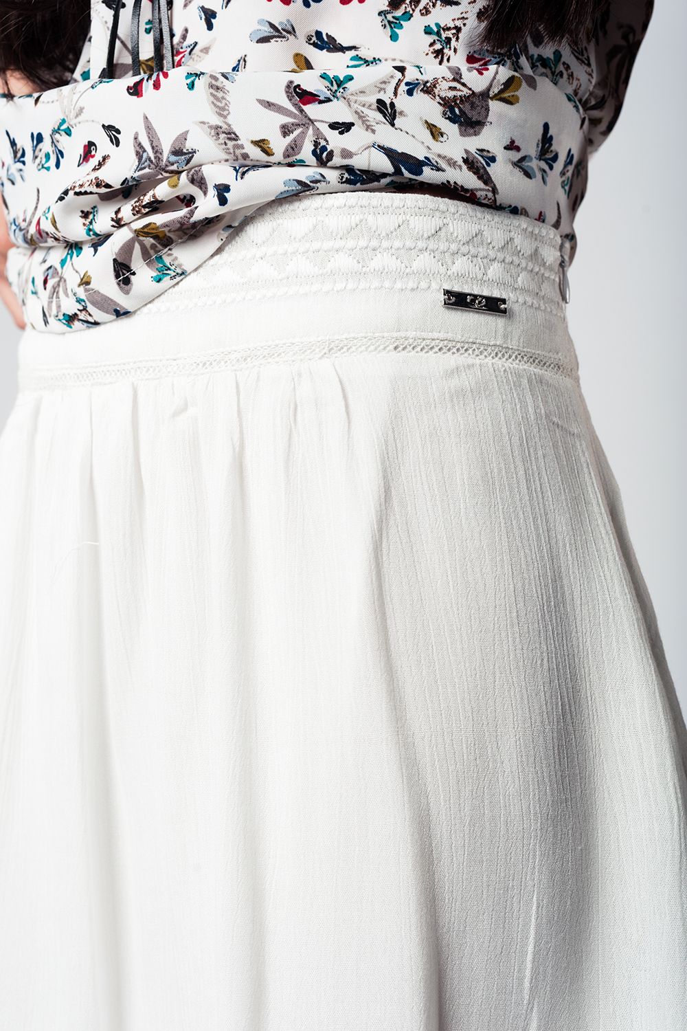Gonna corta bianca con Aztec ricamato