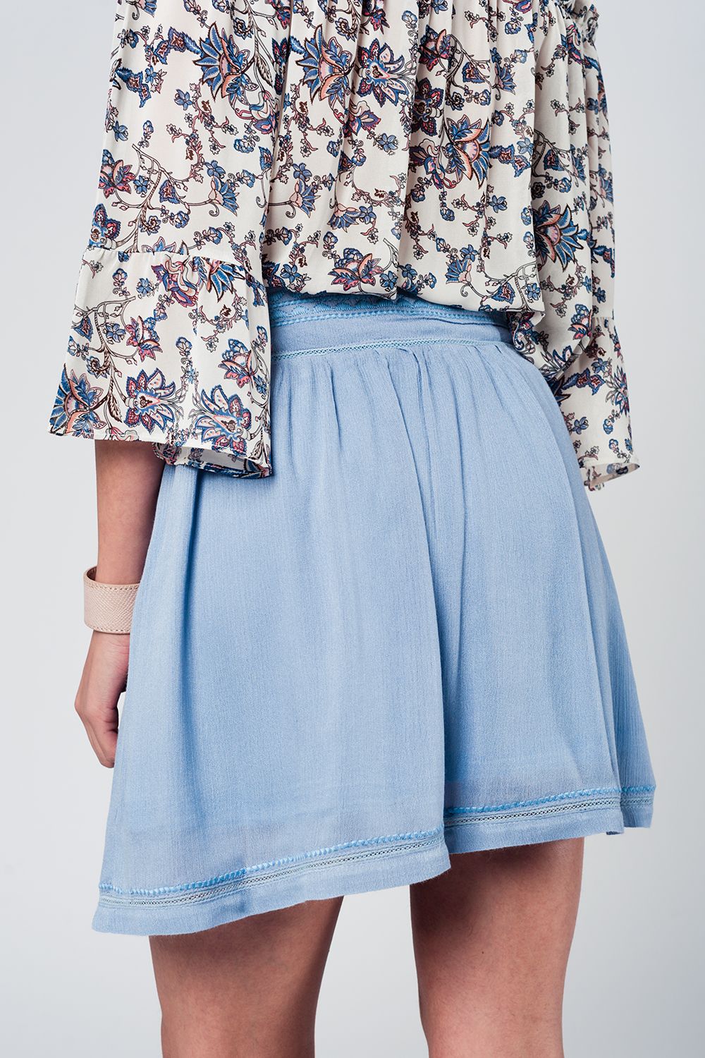Gonna corta blu con Aztec ricamato