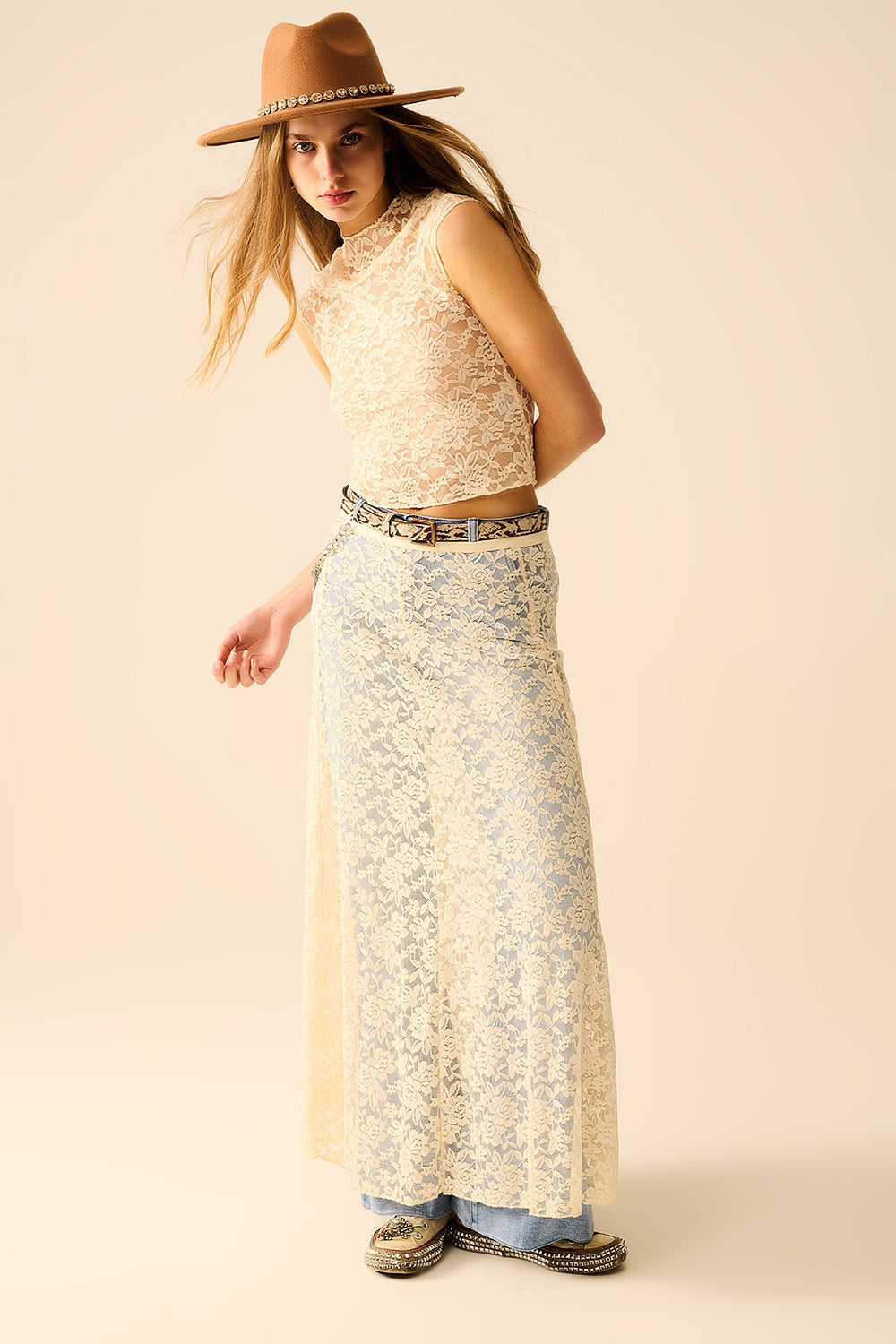 Gonna lunga beige in pizzo con design floreale