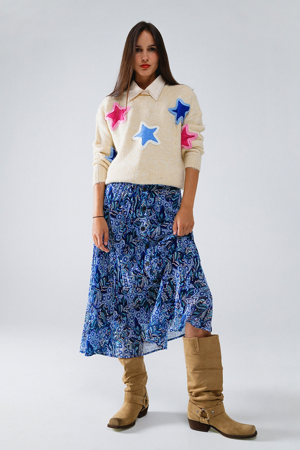 Gonna midi a pieghe con stampa astratta blu e abbottonatura