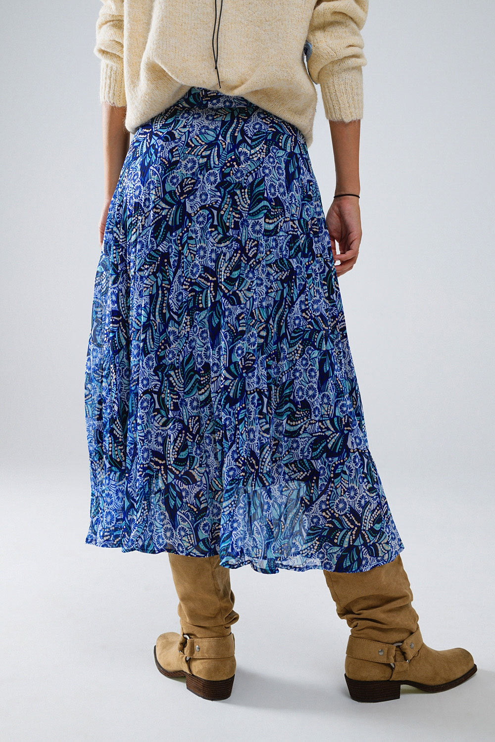 Gonna midi a pieghe con stampa astratta blu e abbottonatura
