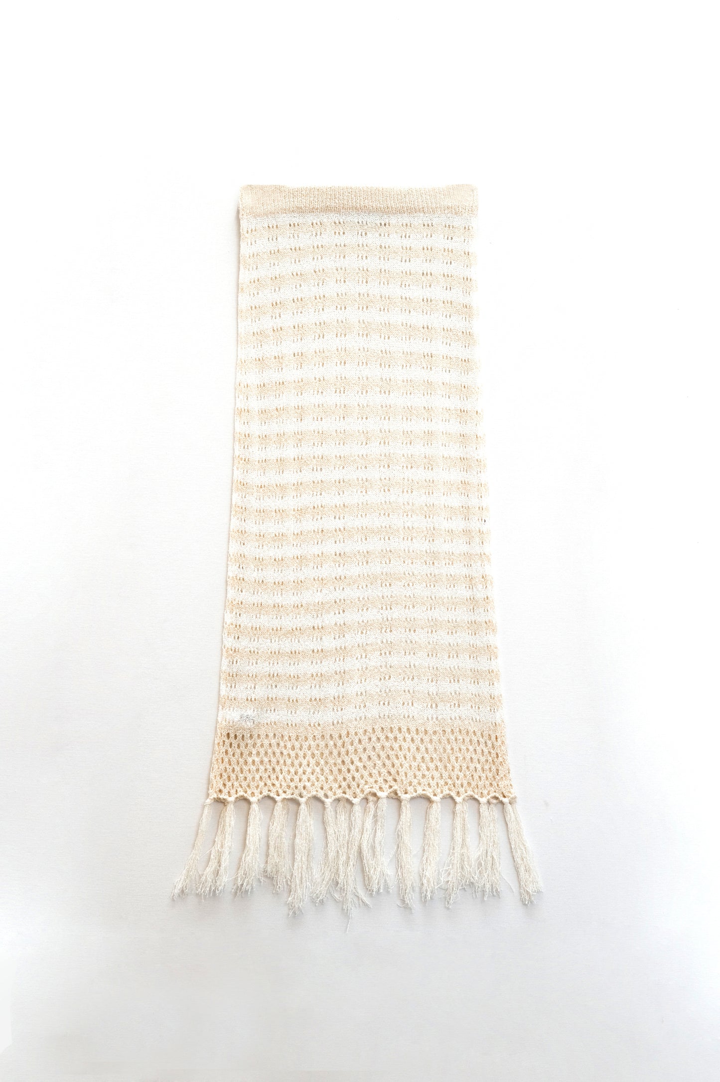 Q2 Gonna midi bianca all'uncinetto con strisce beige e orlo a frange