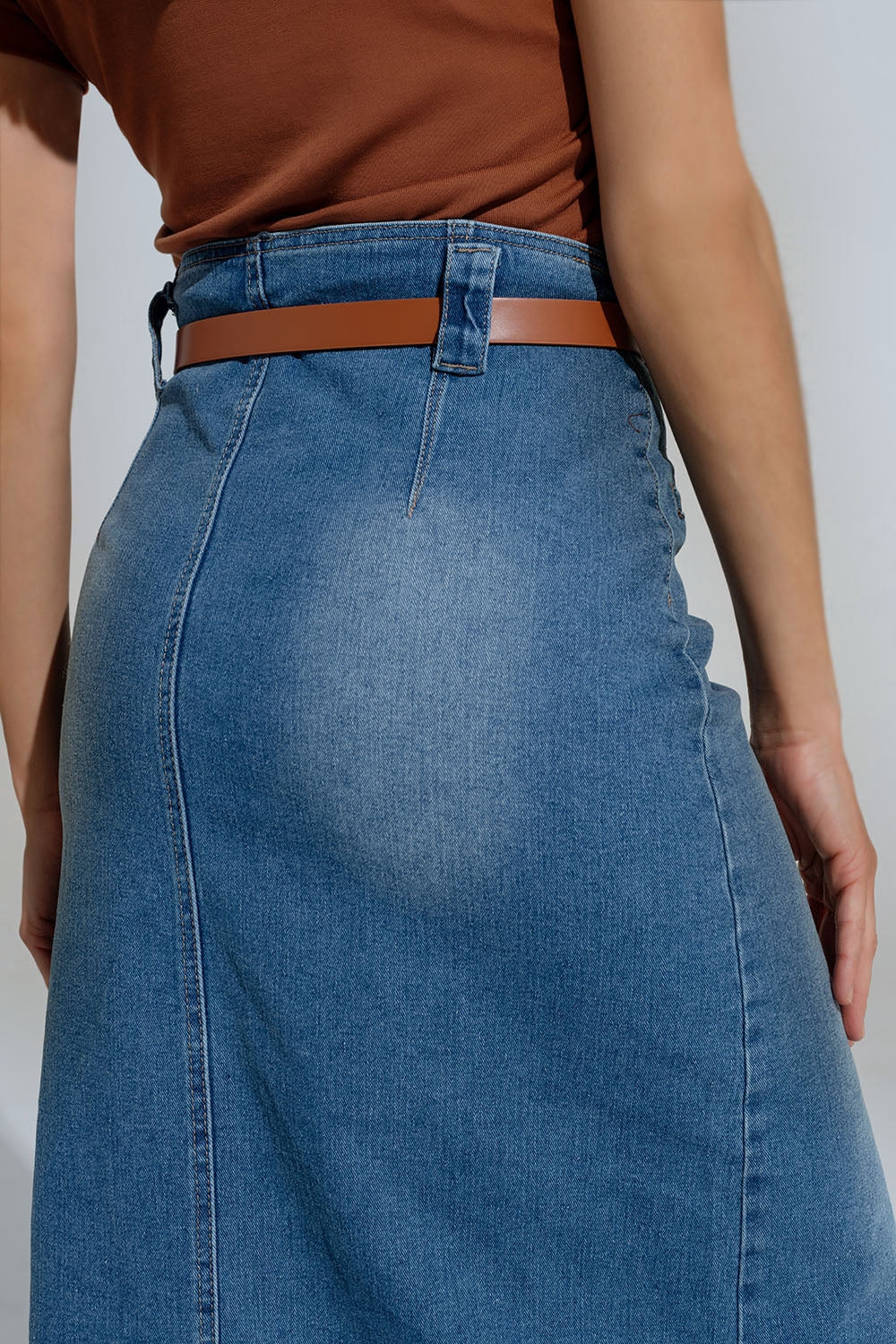 Gonna midi in denim blu con spacco frontale