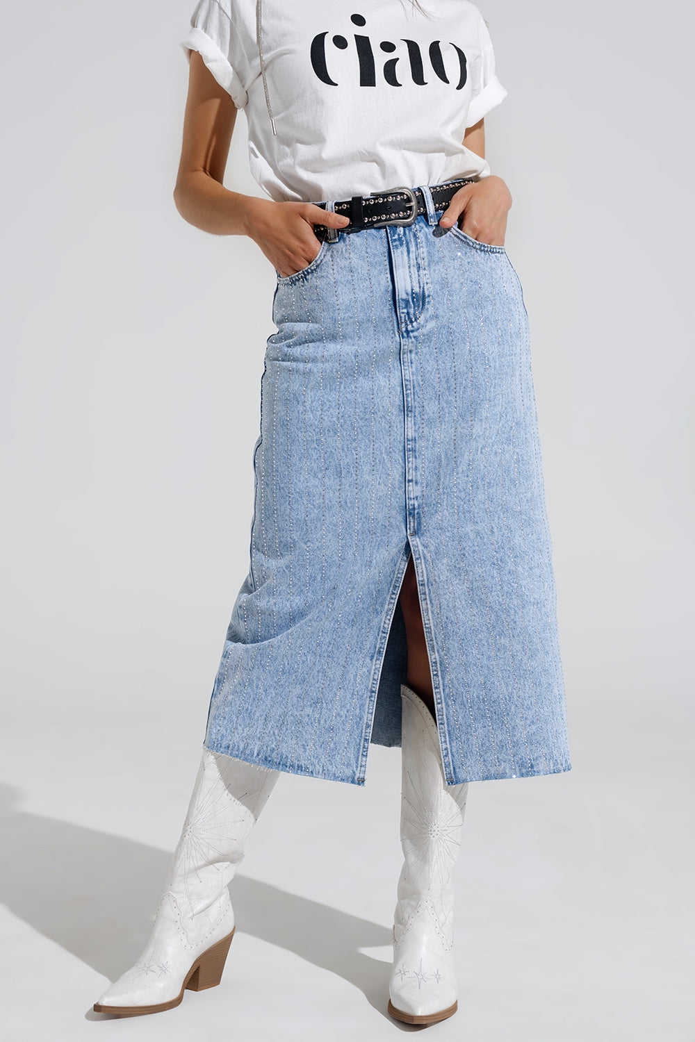Gonna midi in denim chiaro con spacco frontale e abbellimento con diamanti