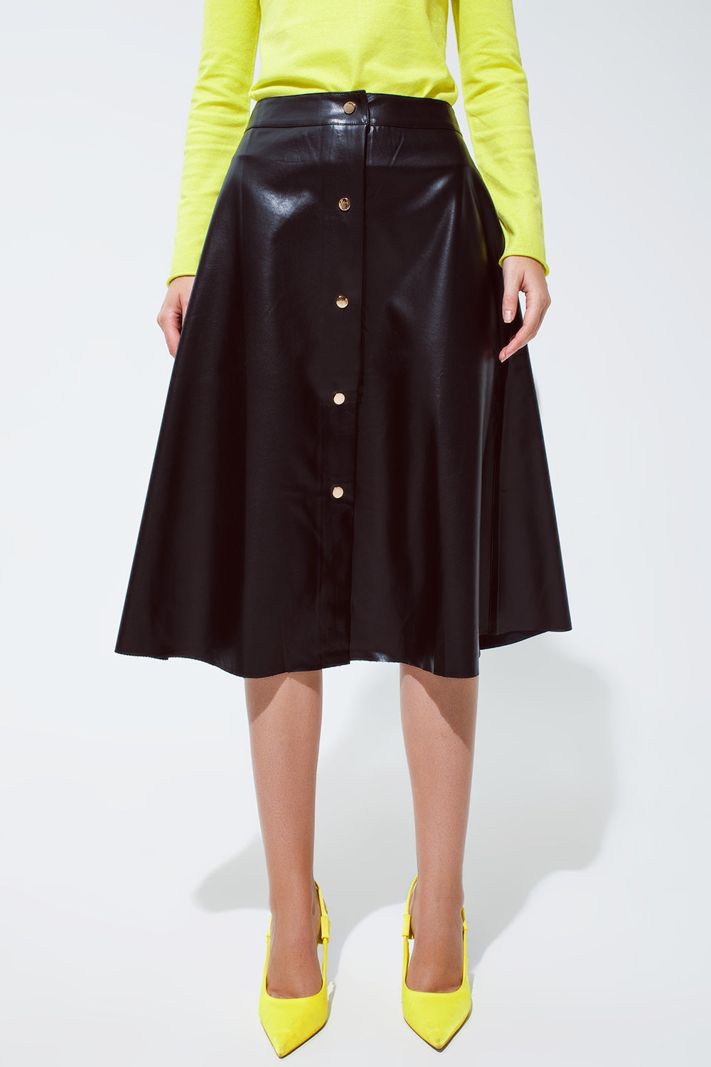 Gonna midi in similpelle nera con bottoni