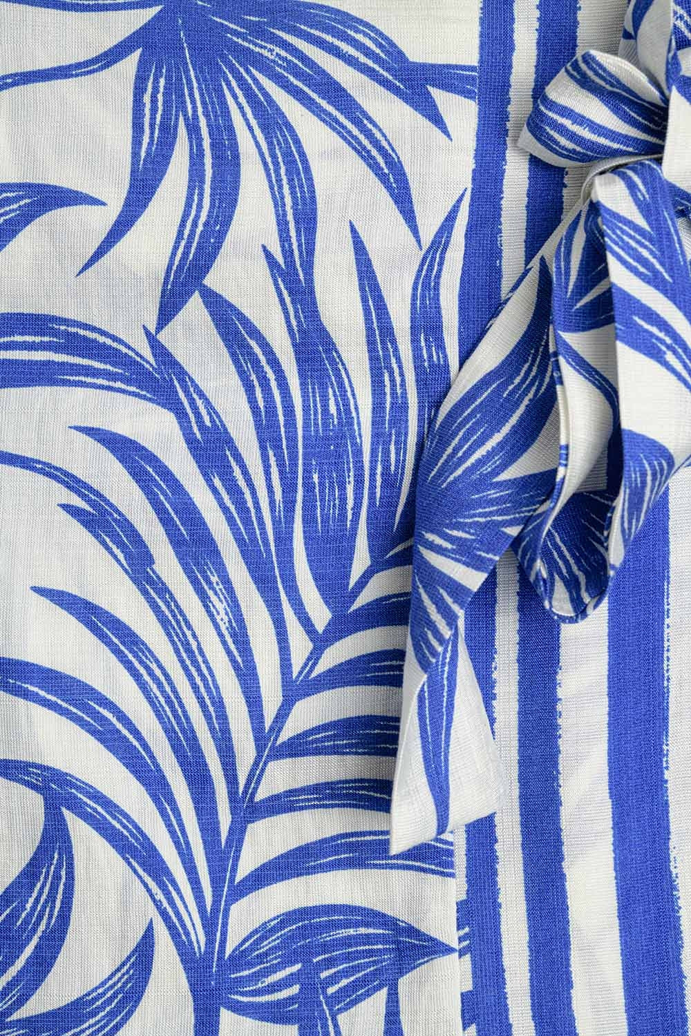 Gonna midi in tessuto leggero con motivi tropicali in blu e bianco