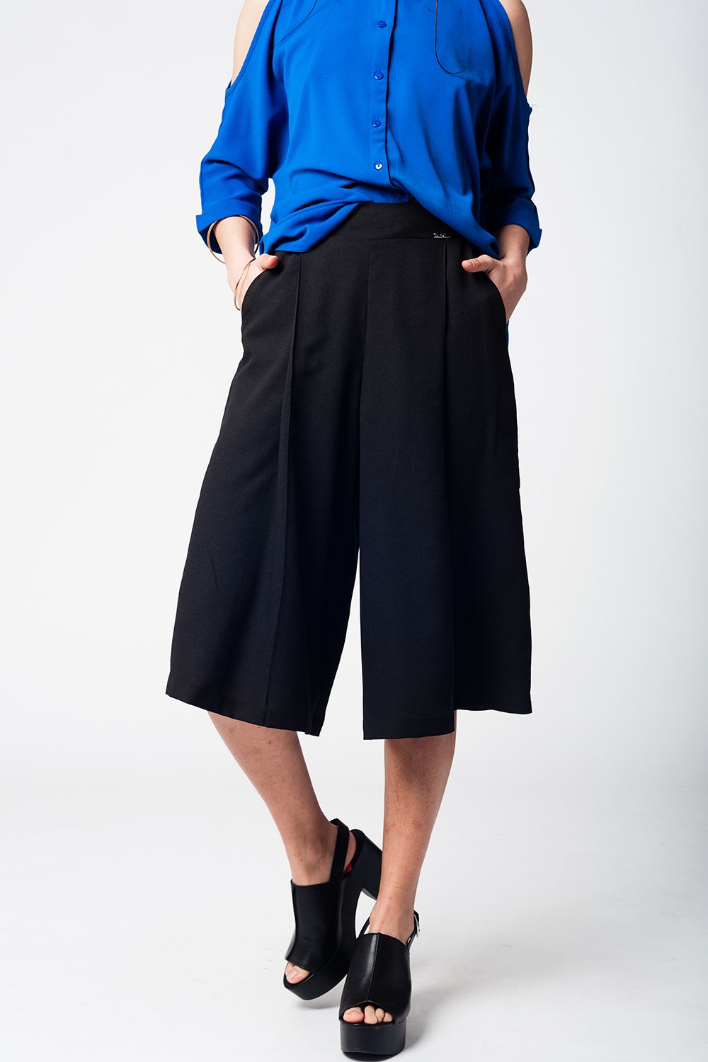 Q2 Gonna pantalone nera con bottoni